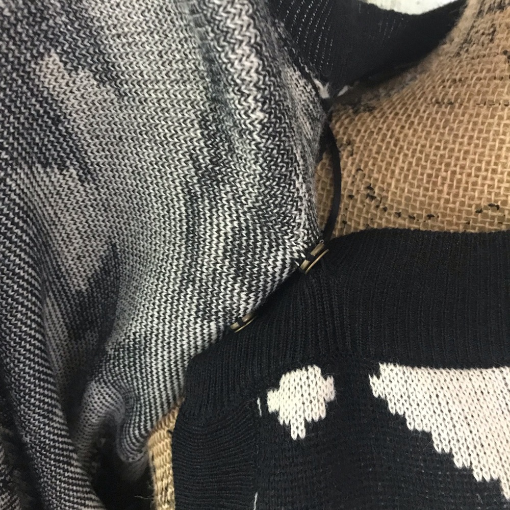 Charlie Paige Aztec drape front clasp sweater - Picture 5 of 7